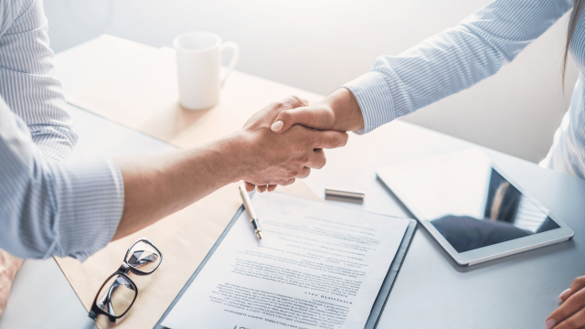 Kredyt pod&nbsp;kontrakt i&nbsp;przetarg – jak sfinansować realizację dużego zamówienia?