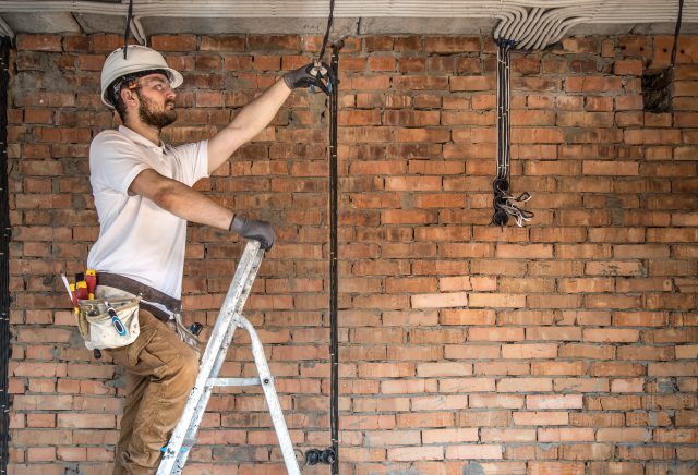 Kredyt dla firmy z&nbsp;wpisem w&nbsp;KRD i&nbsp;zaległościami. Przykład z&nbsp;branży elektrycznej
